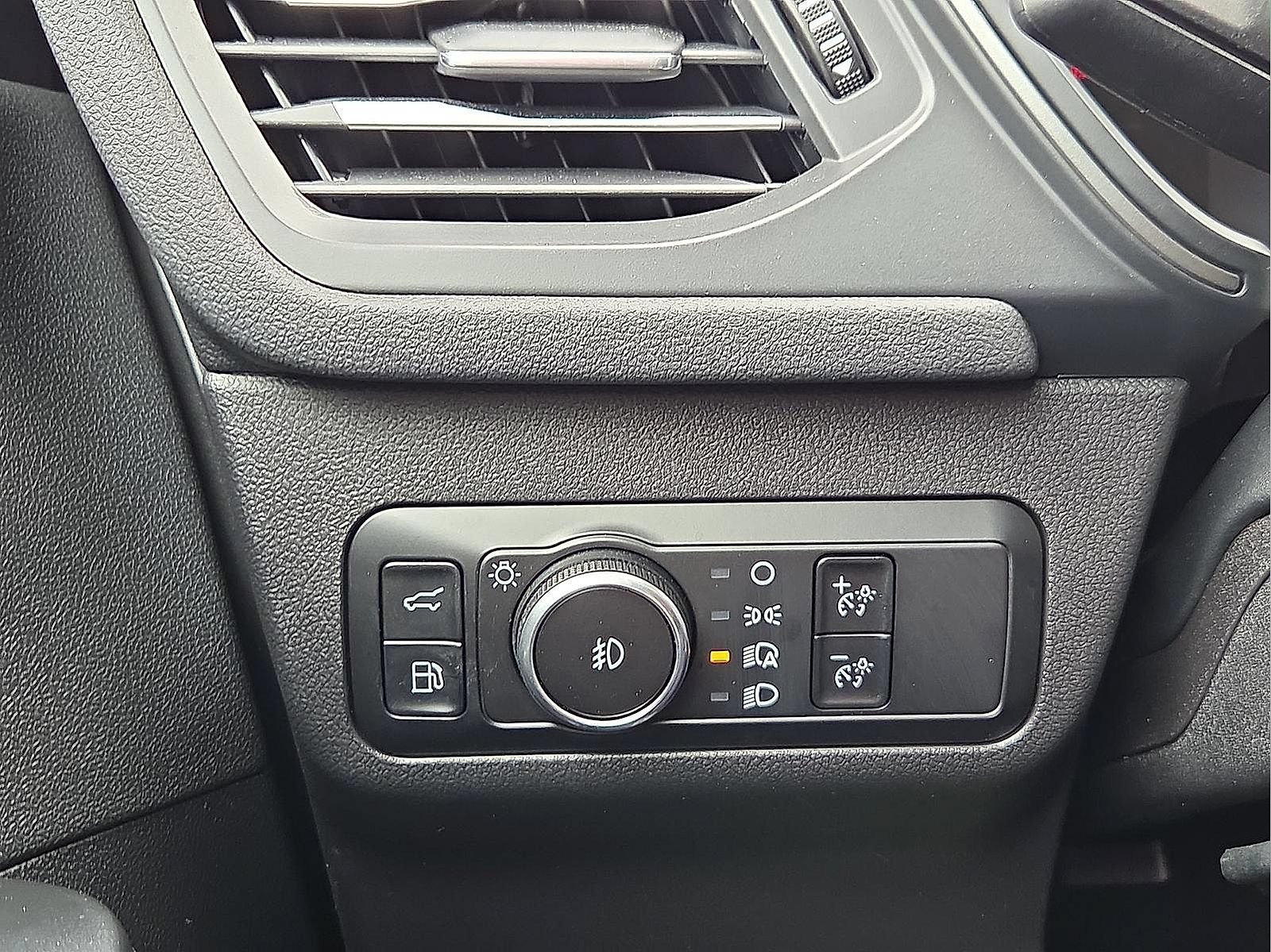 Certified 2025 Ford Escape SE FWD image 21