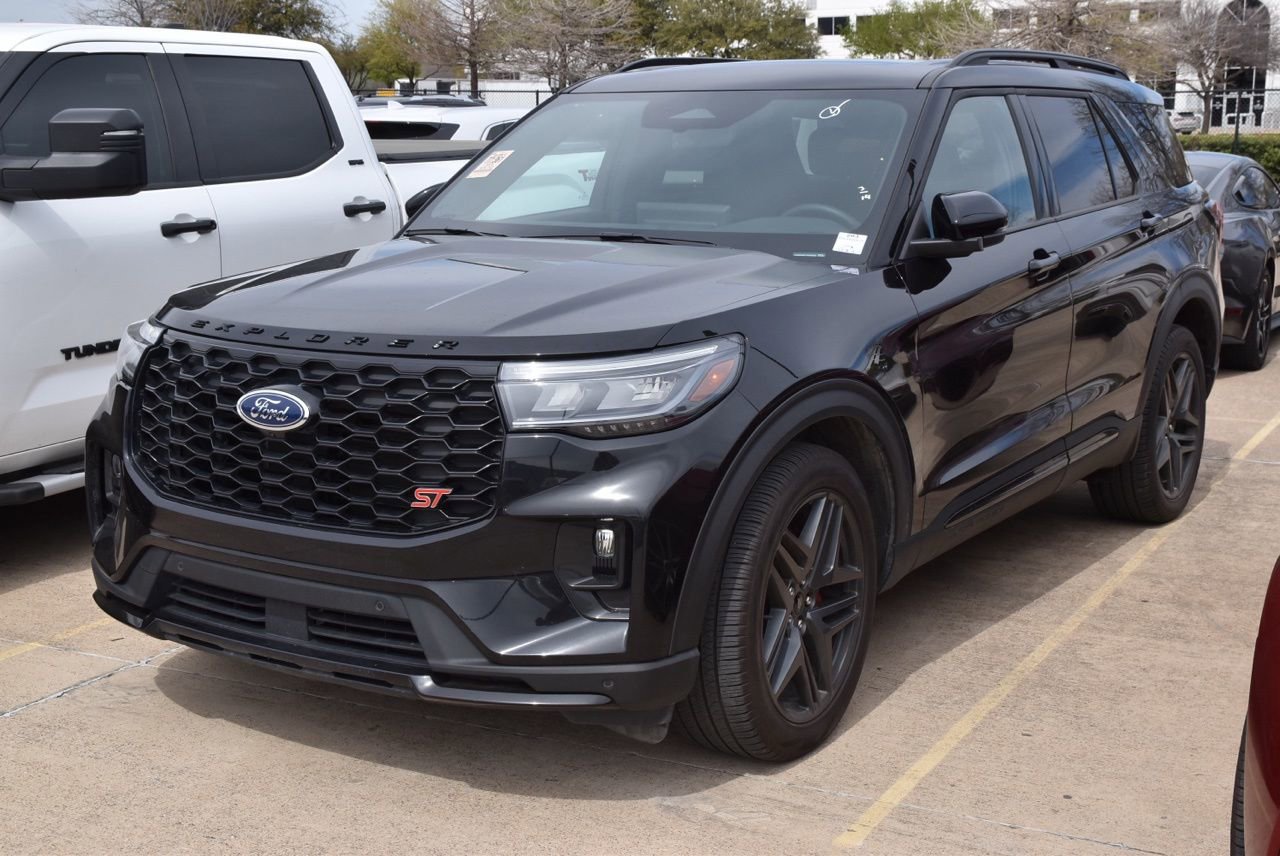 Certified 2025 Ford Explorer ST image 2