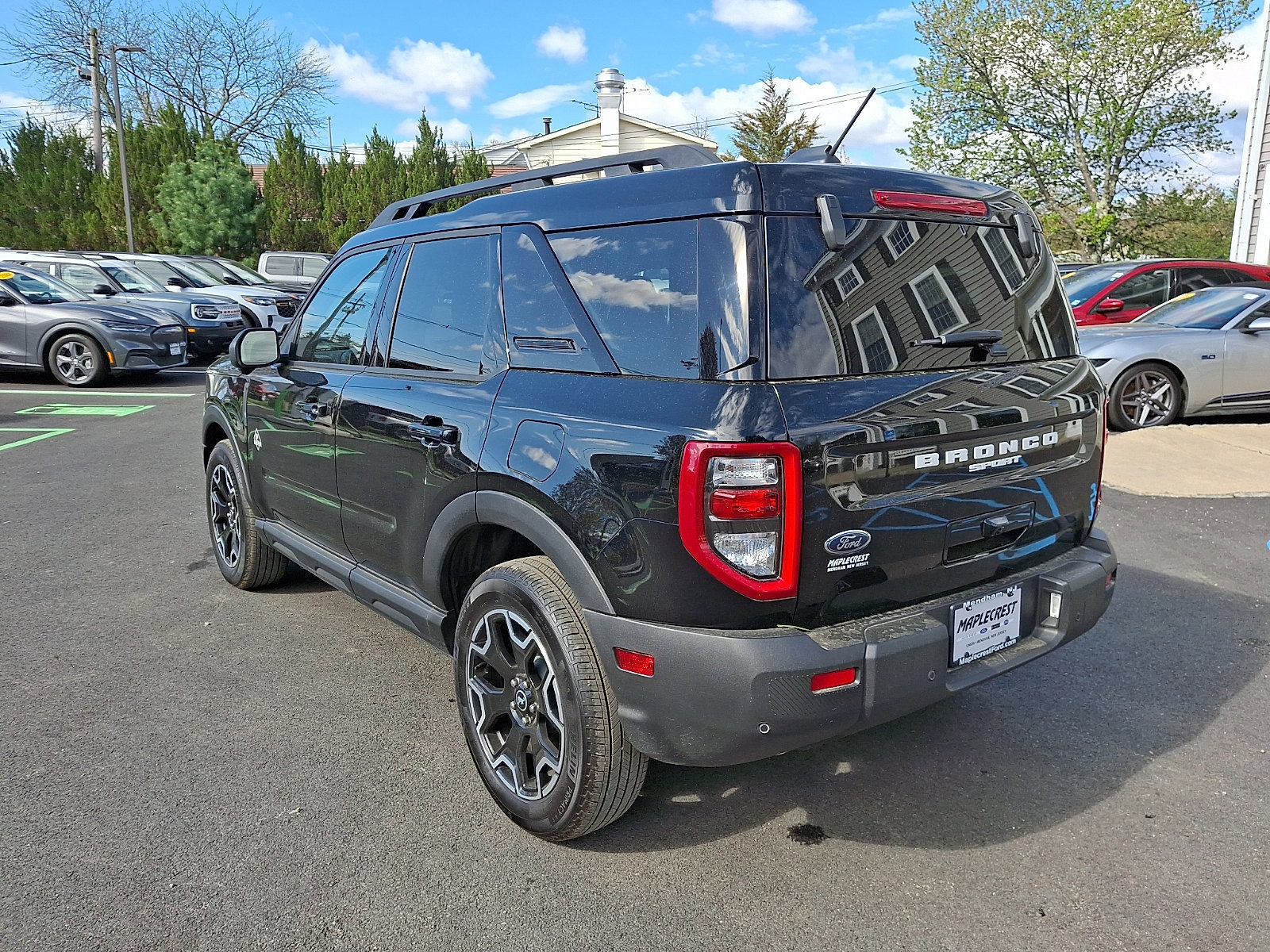Certified 2025 Ford Bronco Sport Outer Banks w/ Outer Banks Tech Package+ AWD/4WD image 3
