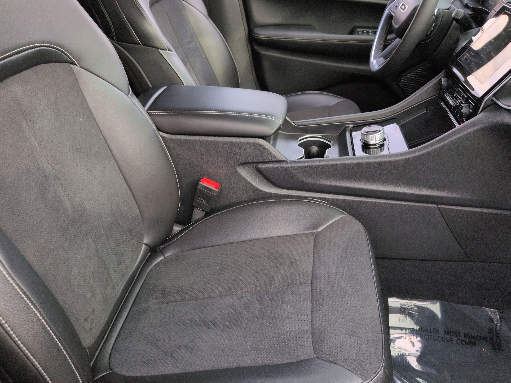 Used 2024 Jeep Grand Cherokee Altitude image 33