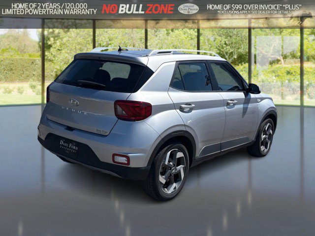 Used 2025 Hyundai Venue SEL FWD image 5