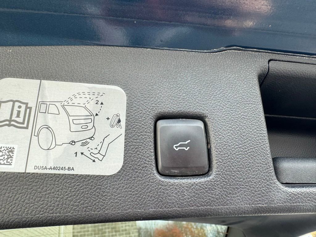 Certified 2020 Ford Escape SEL image 38