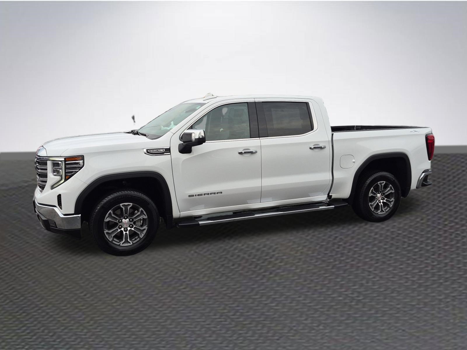 Used 2023 GMC Sierra 1500 SLT w/ SLT Convenience Package AWD/4WD image 2
