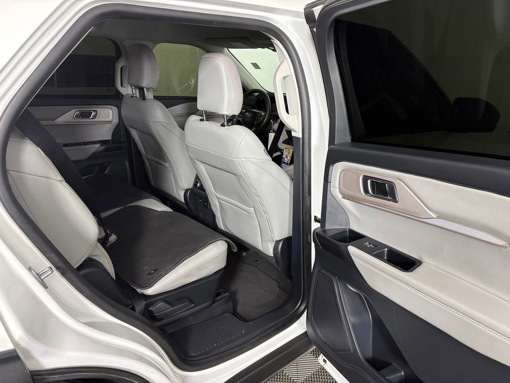 Certified 2025 Ford Explorer Active w/ Active Comfort Package AWD/4WD image 31