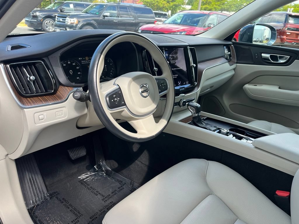 Used 2021 Volvo XC60 T5 Momentum w/ Advanced Package AWD/4WD image 24