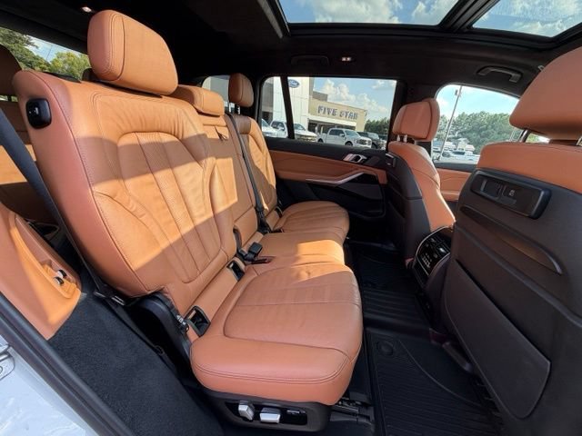 Used 2021 BMW X7 xDrive40i w/ M Sport Package AWD/4WD image 25