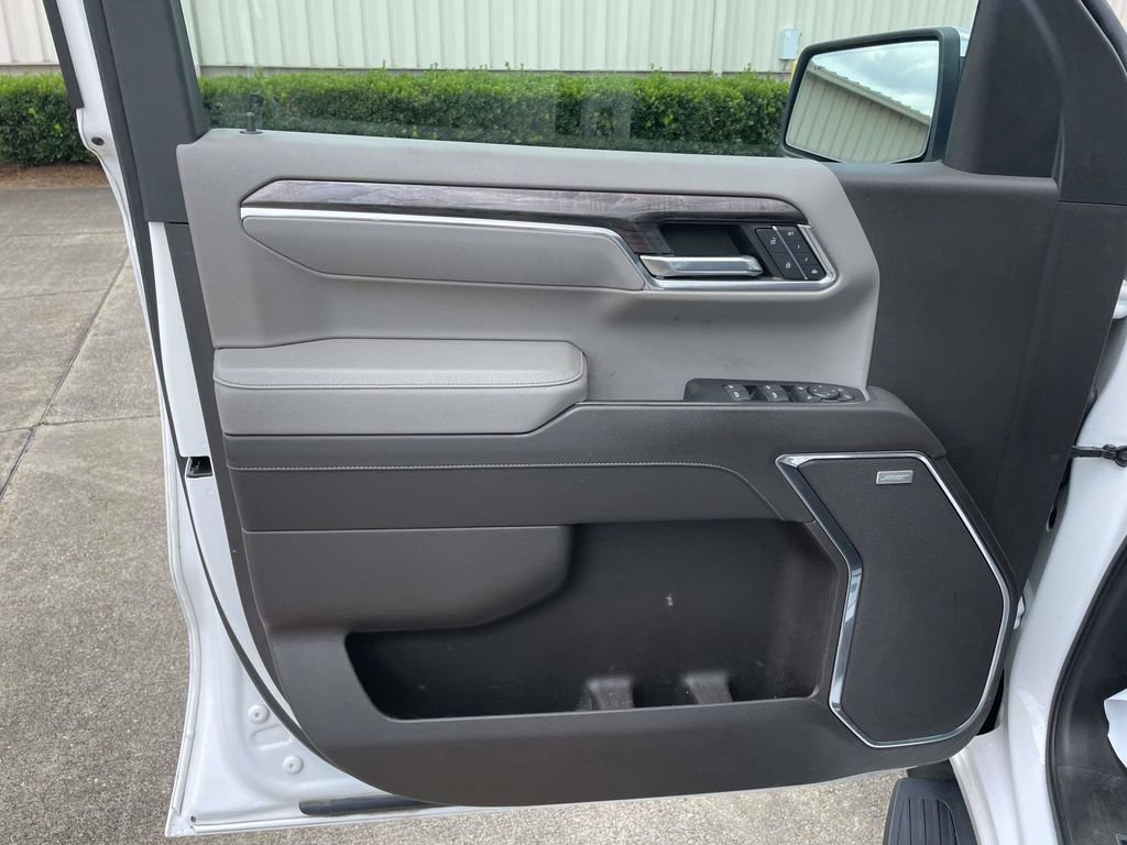 Used 2023 Chevrolet Silverado 1500 LTZ w/ LTZ Convenience Package II AWD/4WD image 15