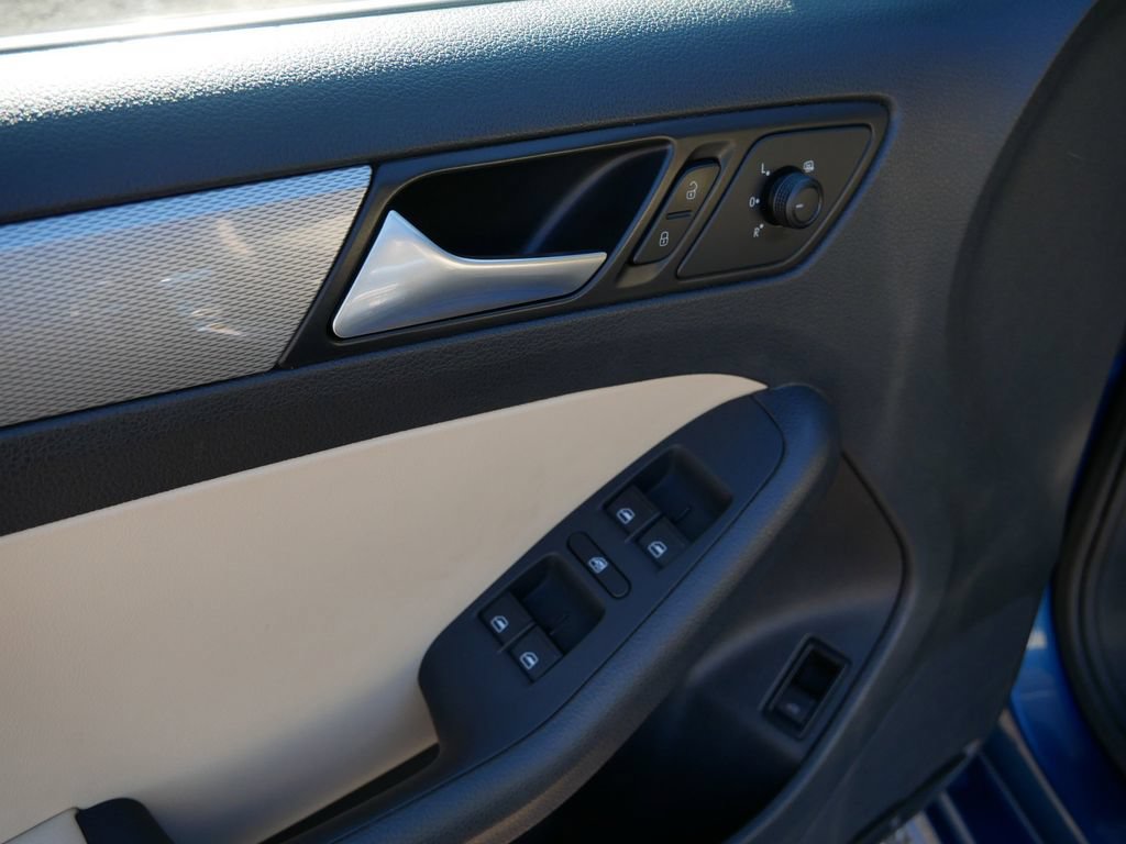 Used 2017 Volkswagen Jetta SE FWD image 15