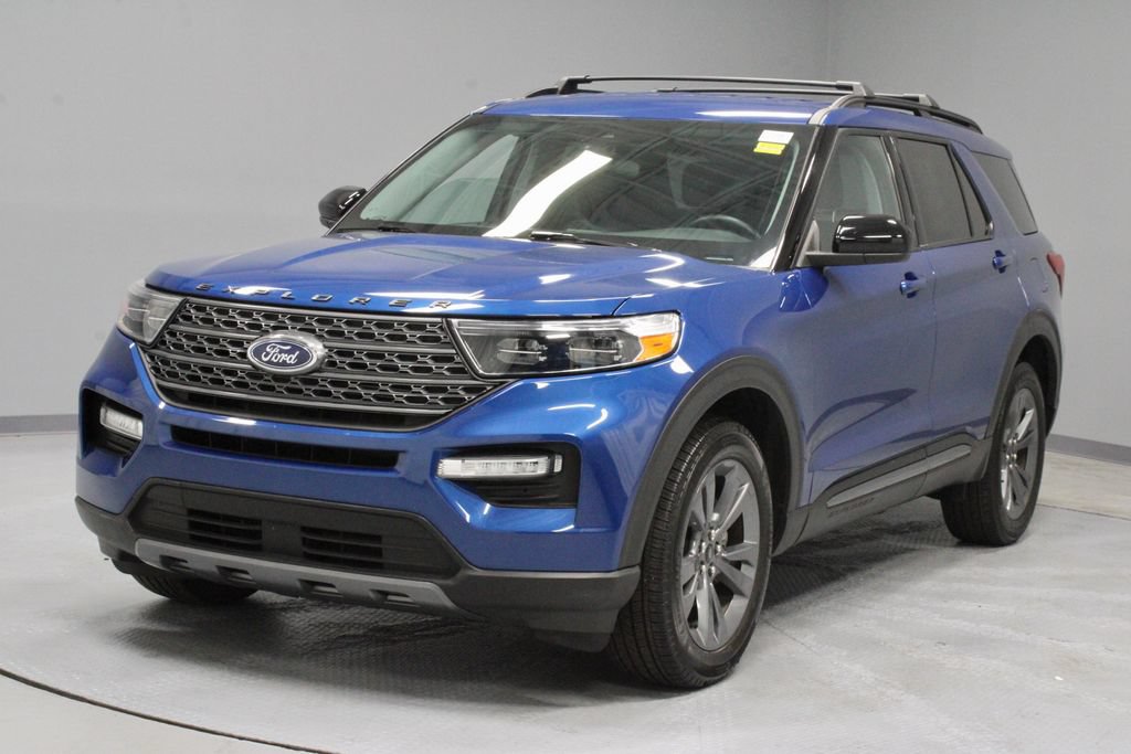 Certified 2023 Ford Explorer XLT w/ Equipment Group 202A AWD/4WD image 8