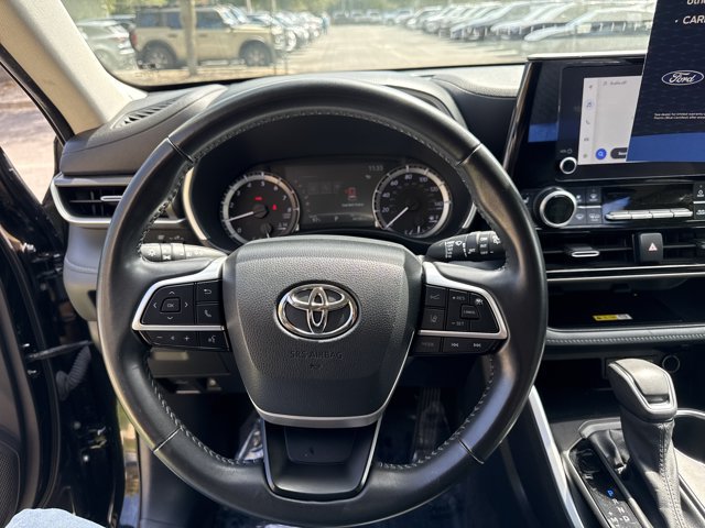Used 2023 Toyota Highlander XLE AWD/4WD image 22