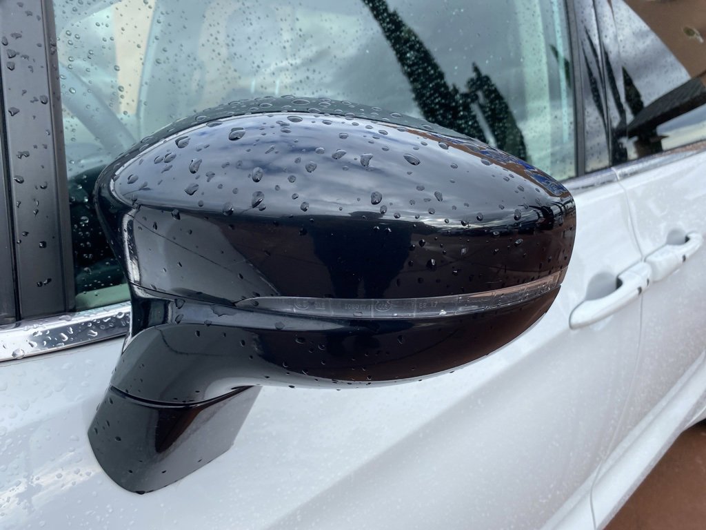 Used 2024 Chrysler Pacifica Touring-L image 4