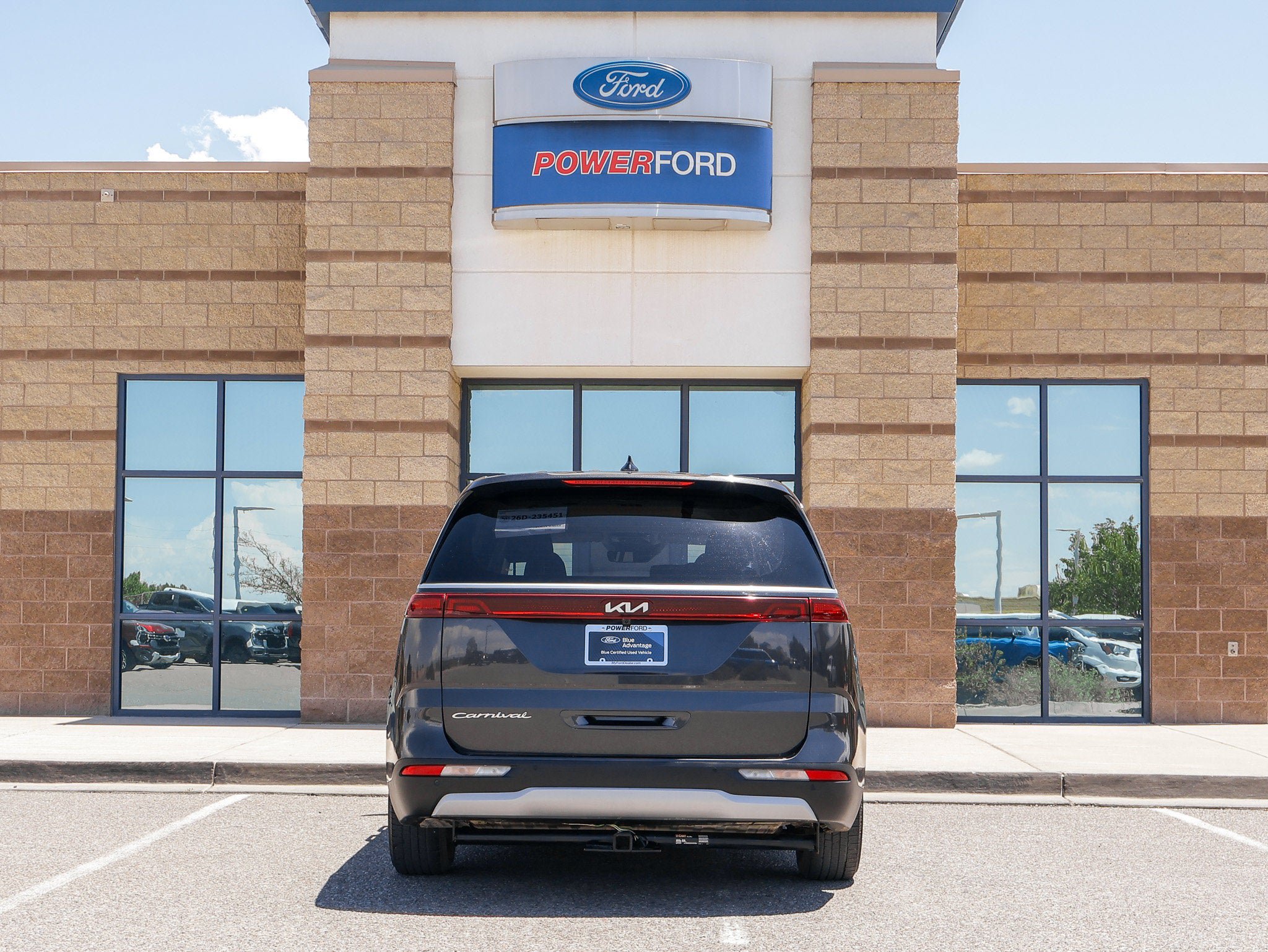 Used 2022 Kia Carnival LX FWD image 7