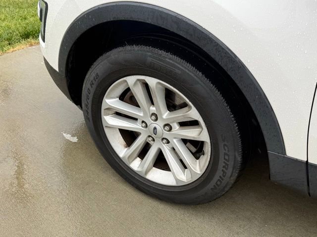 Certified 2017 Ford Explorer XLT w/ Equipment Group 202A FWD image 5