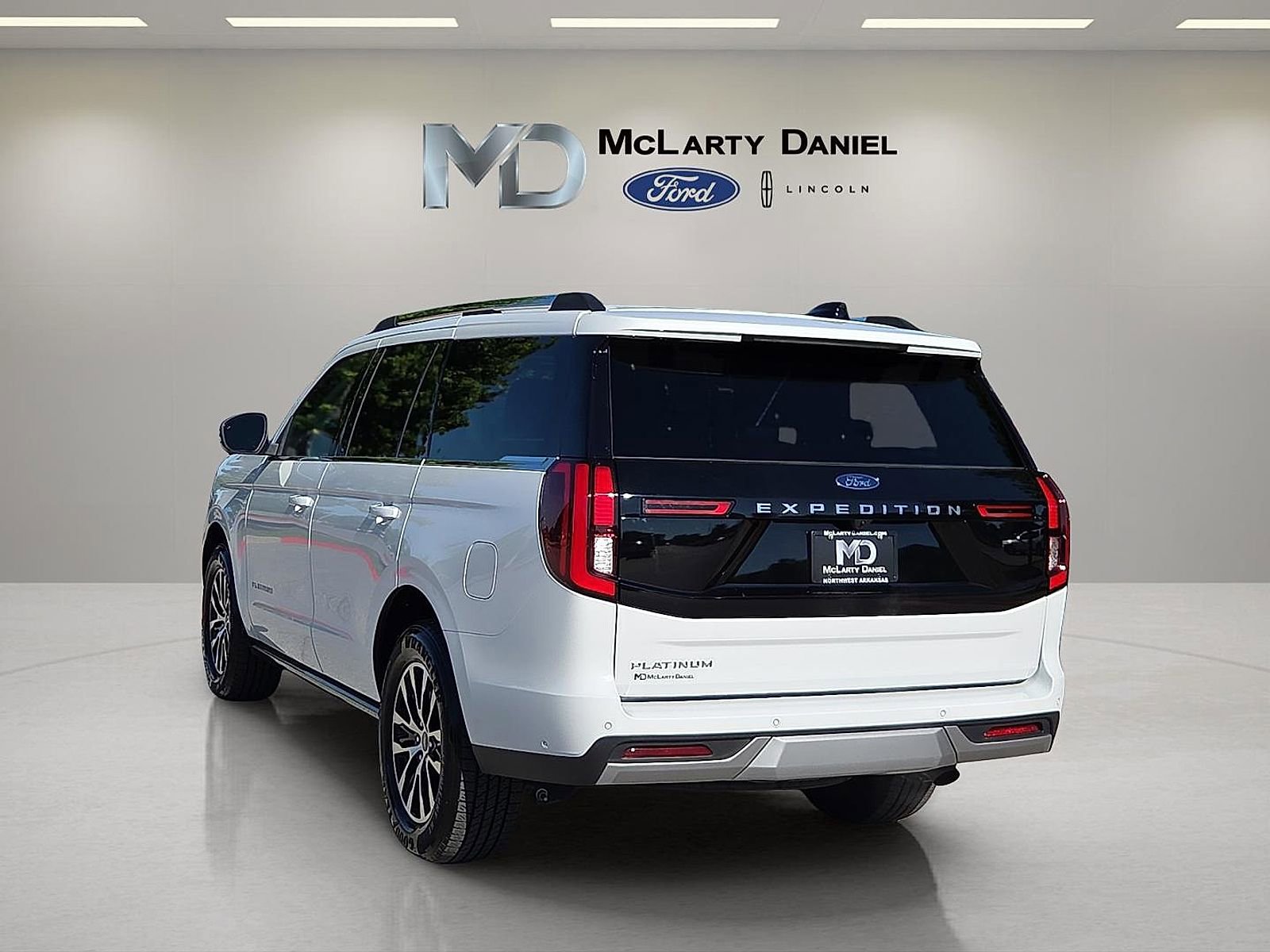 Certified 2025 Ford Expedition Platinum AWD/4WD image 4