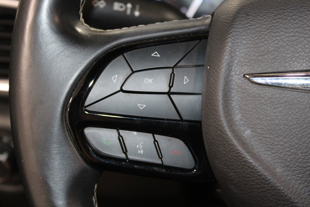 Used 2018 Chrysler Pacifica Touring-L w/ Premium Audio Group FWD image 38