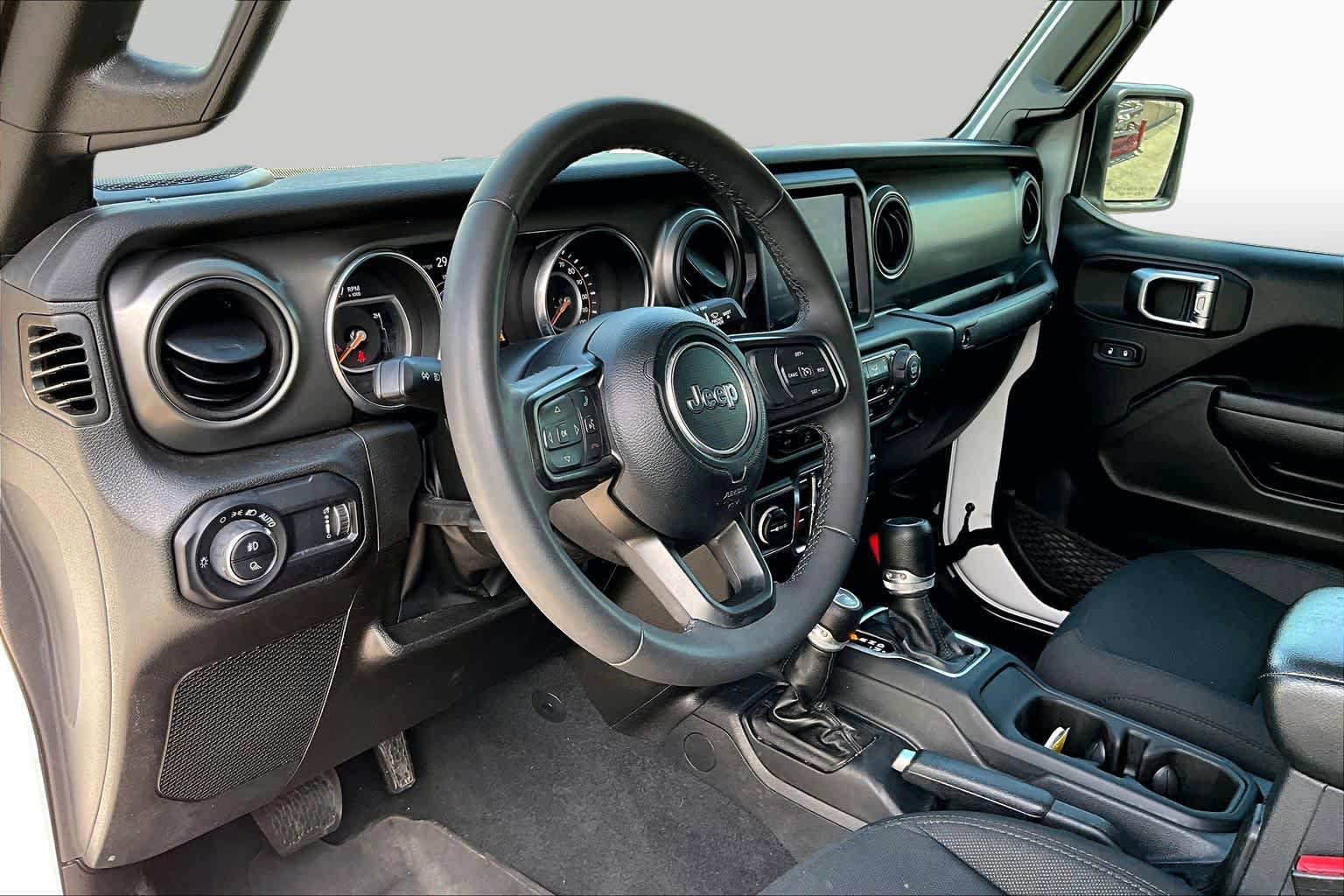 Used 2023 Jeep Gladiator Sport AWD/4WD image 18