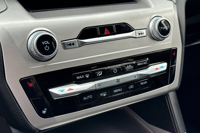 Certified 2022 Ford Explorer XLT w/ Equipment Group 202A image 23