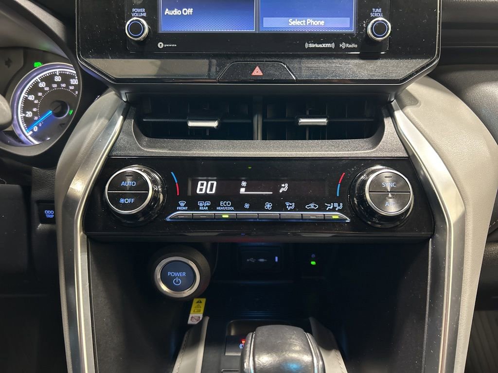 Used 2022 Toyota Venza LE image 19