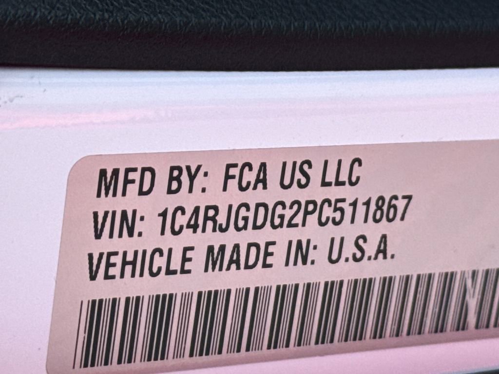 Used 2023 Jeep Grand Cherokee Overland w/ Luxury Tech Group IV RWD image 36