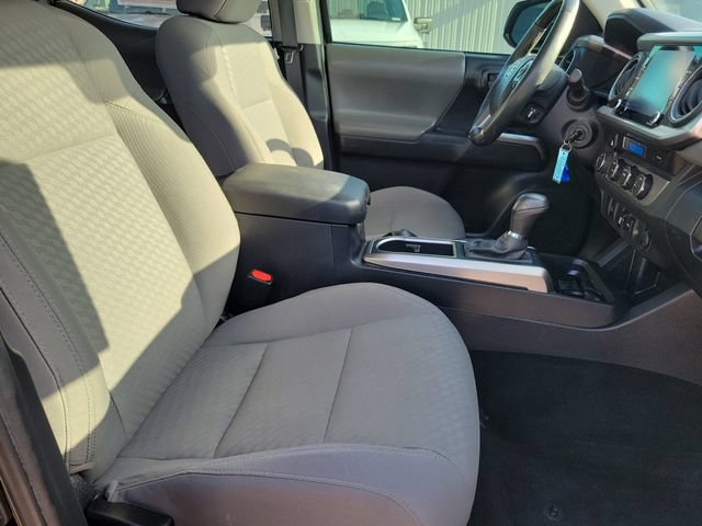 Used 2022 Toyota Tacoma SR5 AWD/4WD image 30