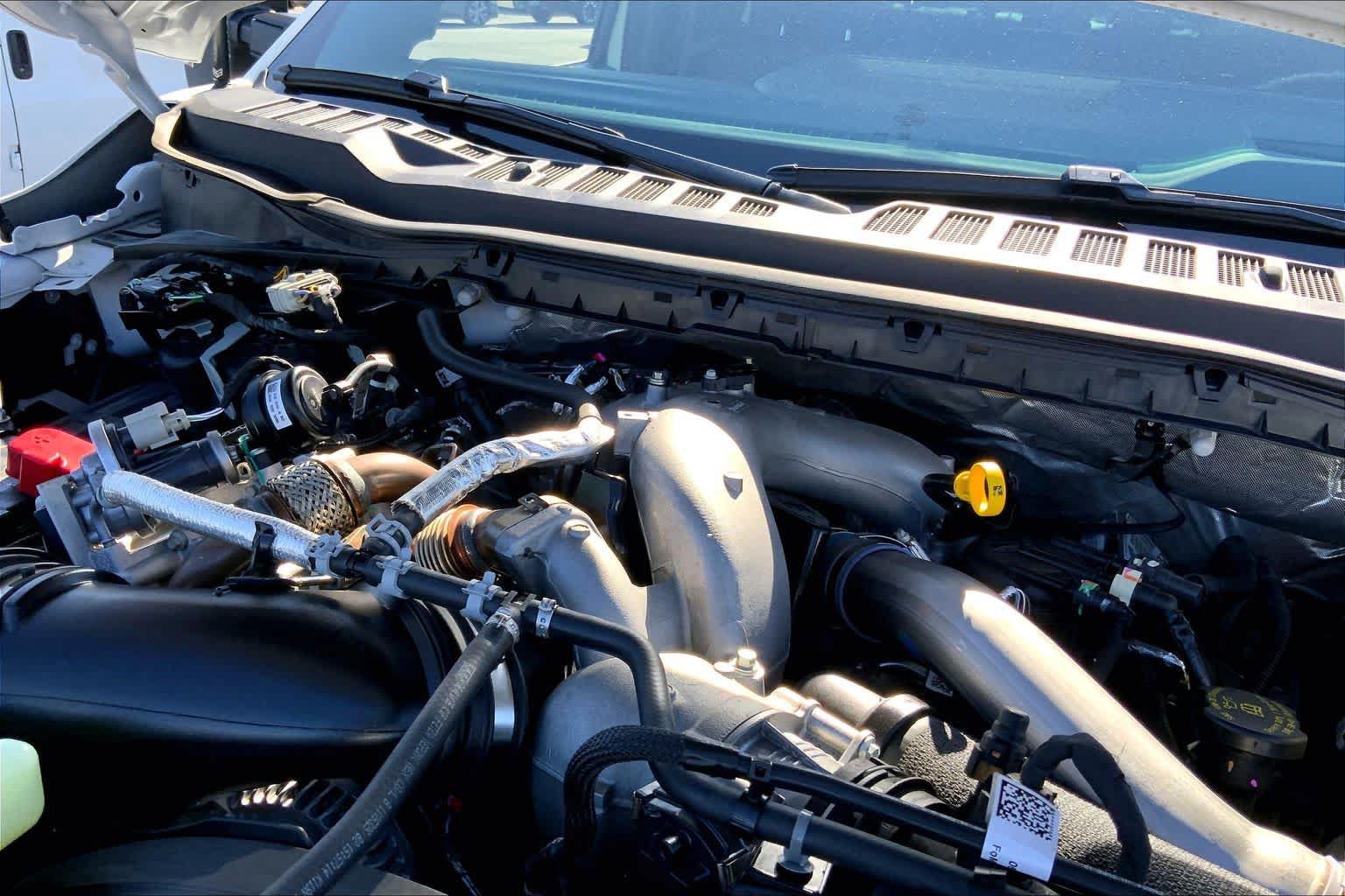 Certified 2025 Ford F250 Platinum w/ FX4 Off-Road Package AWD/4WD image 30