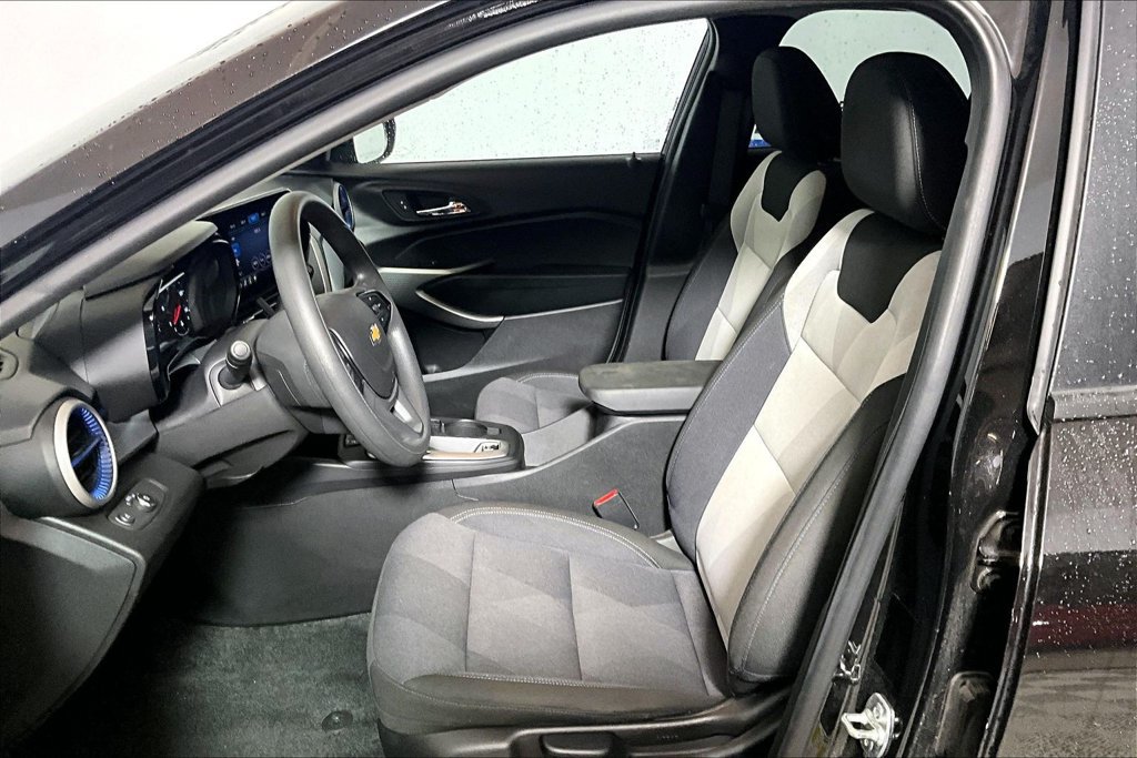 Used 2025 Chevrolet Trax LS FWD image 20