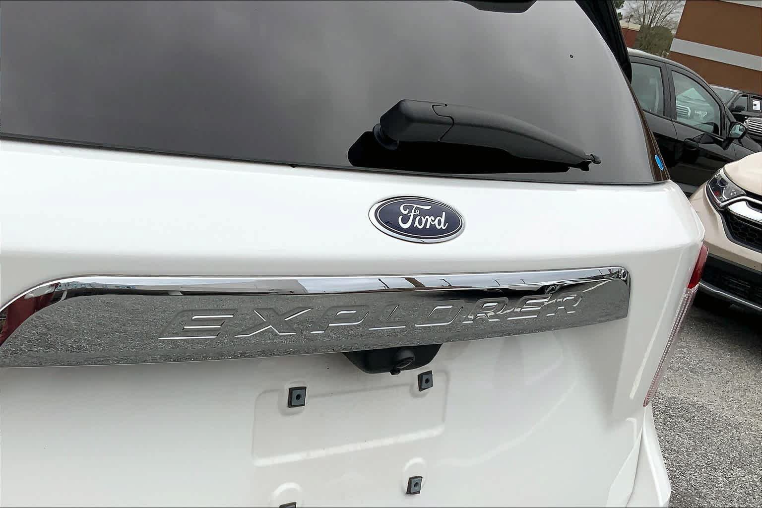 Certified 2022 Ford Explorer XLT w/ Equipment Group 202A RWD image 10