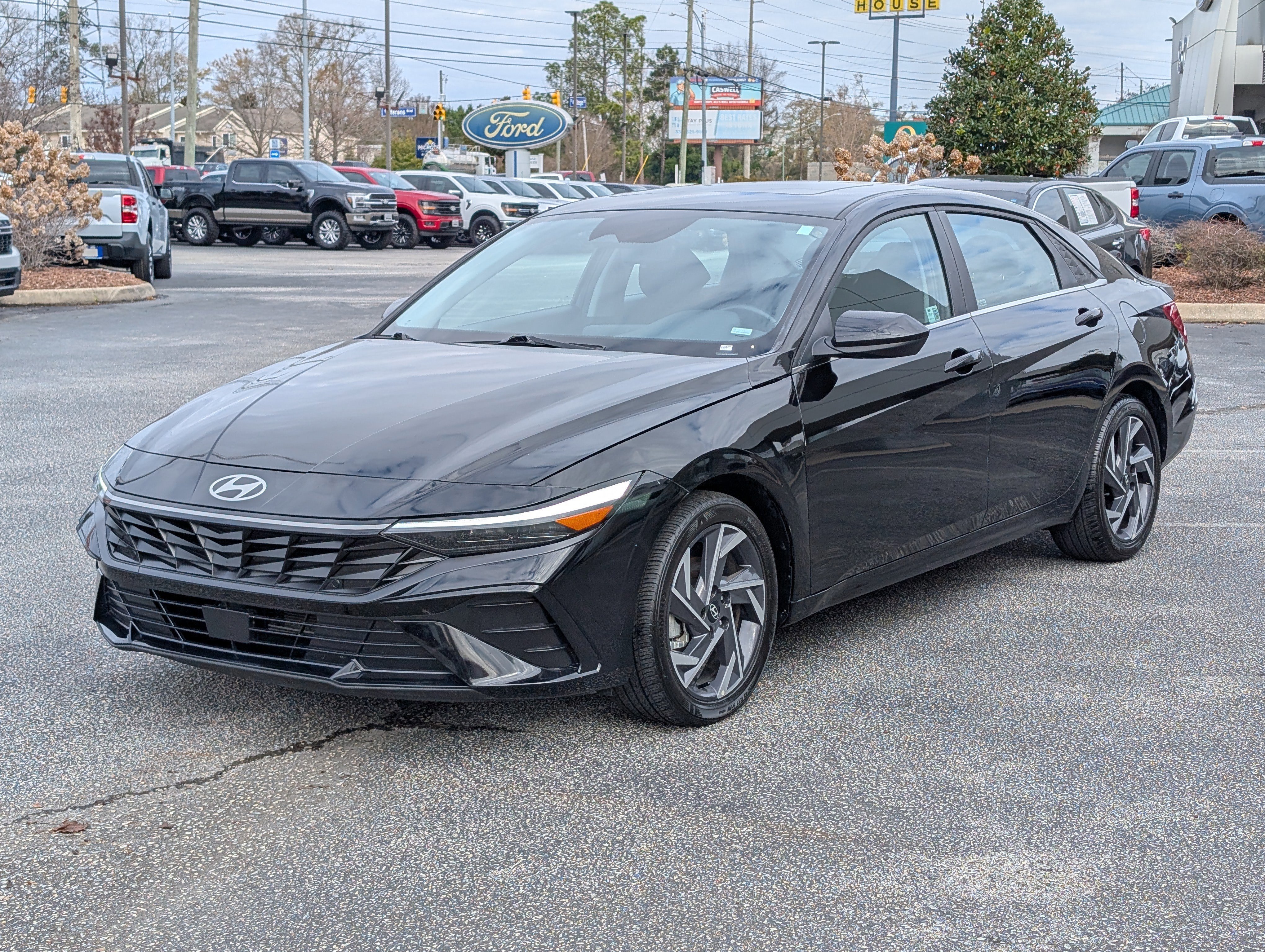 Used 2025 Hyundai Elantra SEL image 8