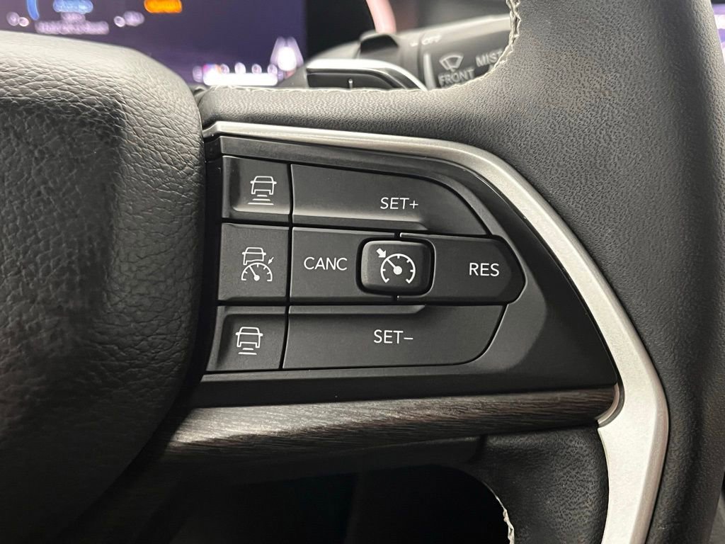 Used 2023 Jeep Grand Cherokee L Limited w/ Black Appearance Package image 21