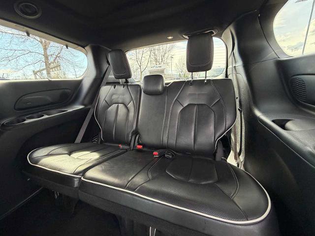 Used 2025 Chrysler Pacifica Limited image 26