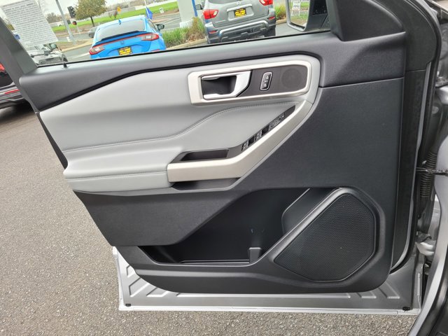 Certified 2022 Ford Explorer XLT w/ Equipment Group 202A image 27