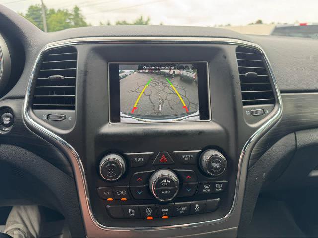 Used 2021 Jeep Grand Cherokee Laredo AWD/4WD image 21