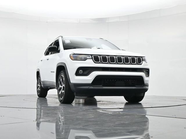 Used 2024 Jeep Compass Latitude image 34