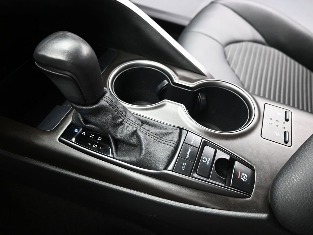 Used 2023 Toyota Camry SE w/ Cold Weather Package image 14