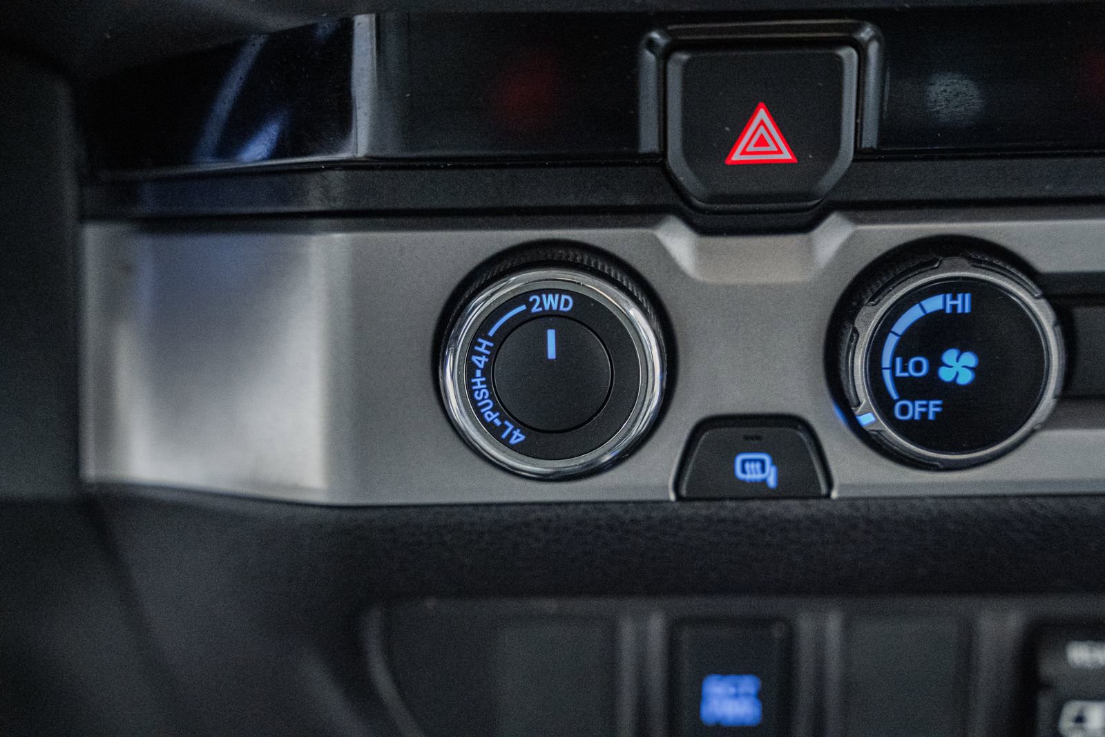 Used 2018 Toyota Tacoma SR5 AWD/4WD image 35