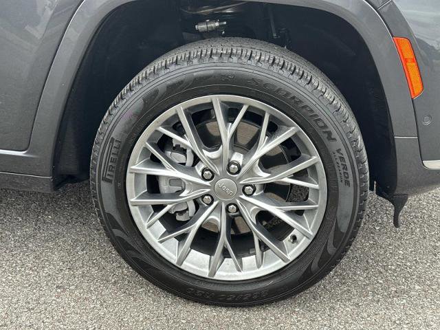 Used 2025 Jeep Grand Cherokee L Summit w/ Advanced Protech Group IV image 10