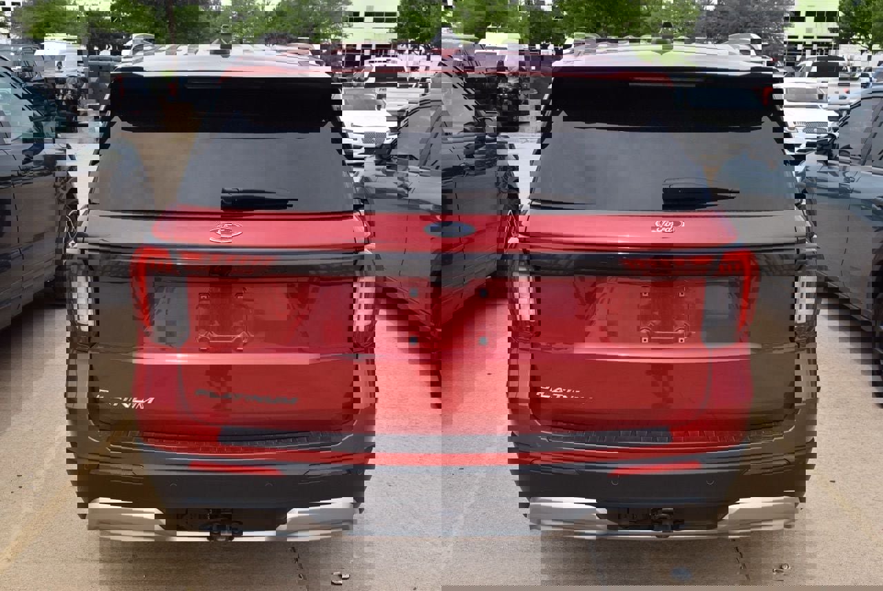 Certified 2025 Ford Explorer Platinum image 6