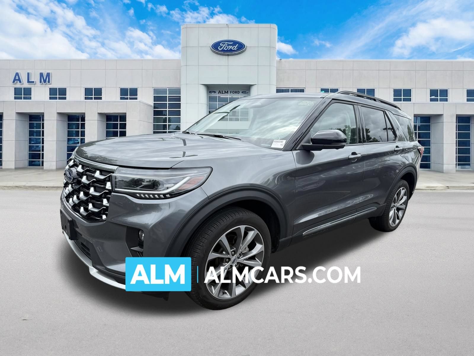 Certified 2025 Ford Explorer Platinum w/ Ultimate Package AWD/4WD image 1