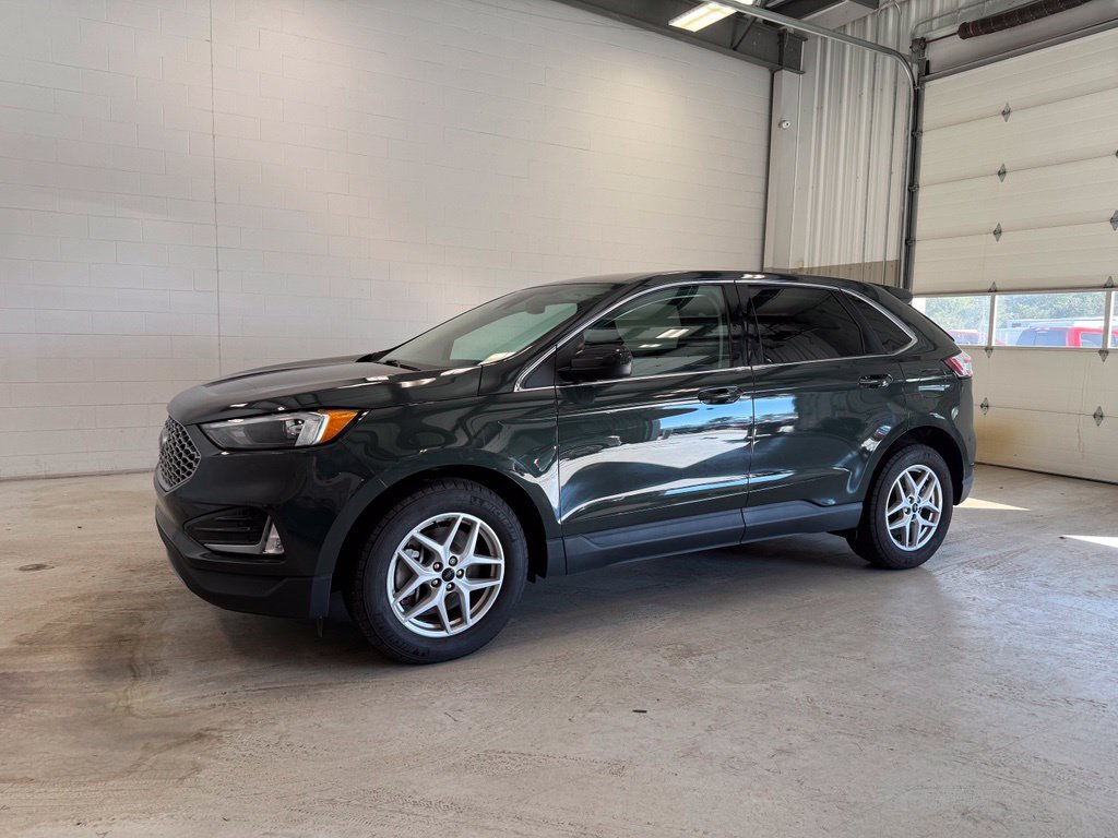 Certified 2023 Ford Edge SEL w/ Convenience Package AWD/4WD image 3