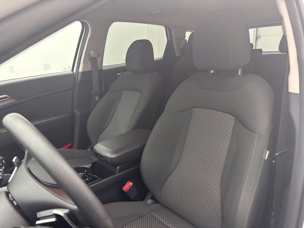 Used 2023 Kia Sportage LX AWD/4WD image 23