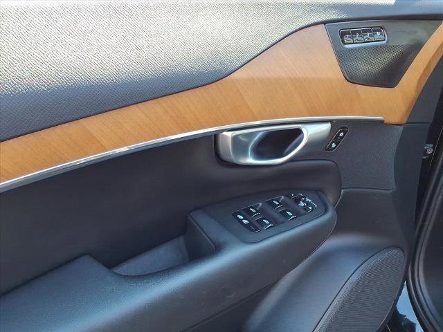 Used 2024 Volvo XC90 B6 Plus image 9