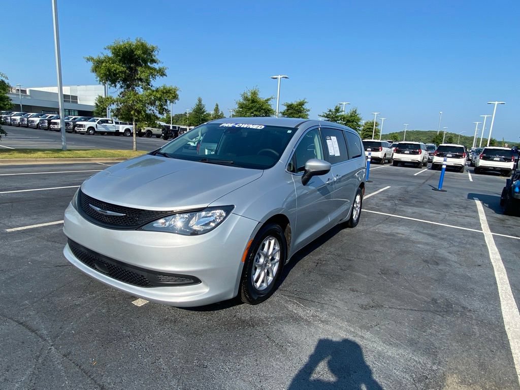 Used 2023 Chrysler Voyager LX FWD image 3