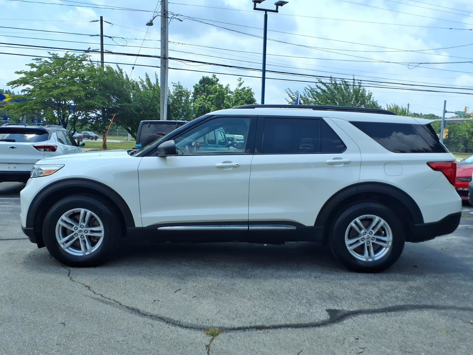 Certified 2022 Ford Explorer XLT w/ Equipment Group 202A AWD/4WD image 7