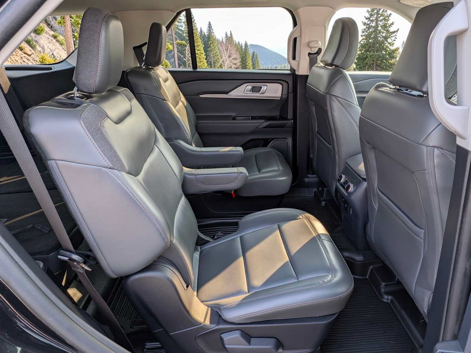 Certified 2025 Ford Explorer Active w/ Active Comfort Package AWD/4WD image 18