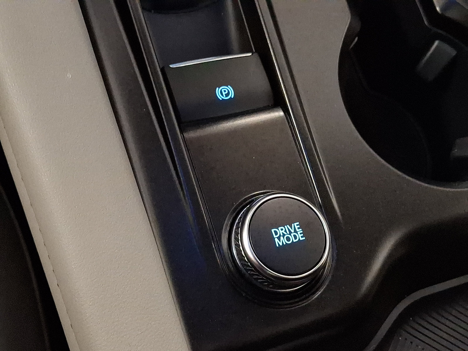 Certified 2026 Ford Explorer Active w/ Active Comfort Package AWD/4WD image 27