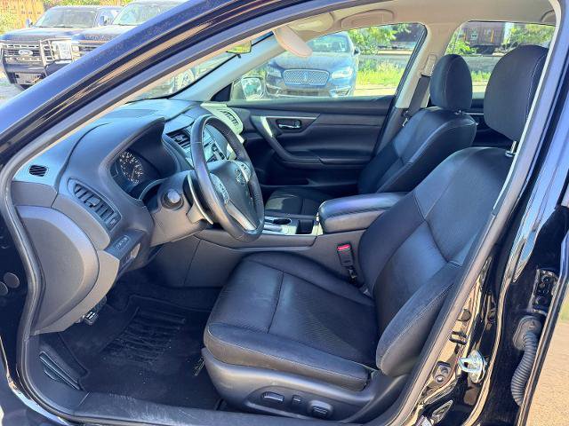 Used 2017 Nissan Altima 2.5 SR w/ Midnight Edition Package FWD image 9
