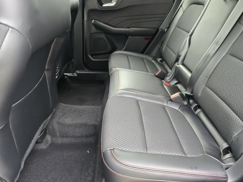 Certified 2025 Ford Escape ST-Line w/ Cold Weather Package FWD image 9