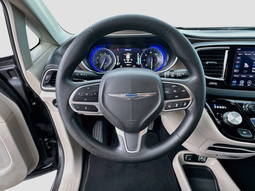 Used 2019 Chrysler Pacifica Touring Plus w/ Advanced Safetytec Group FWD image 11