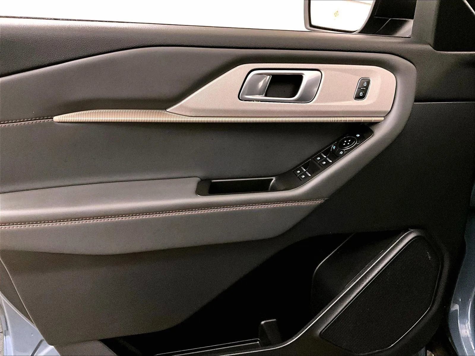 Certified 2025 Ford Explorer Active image 22