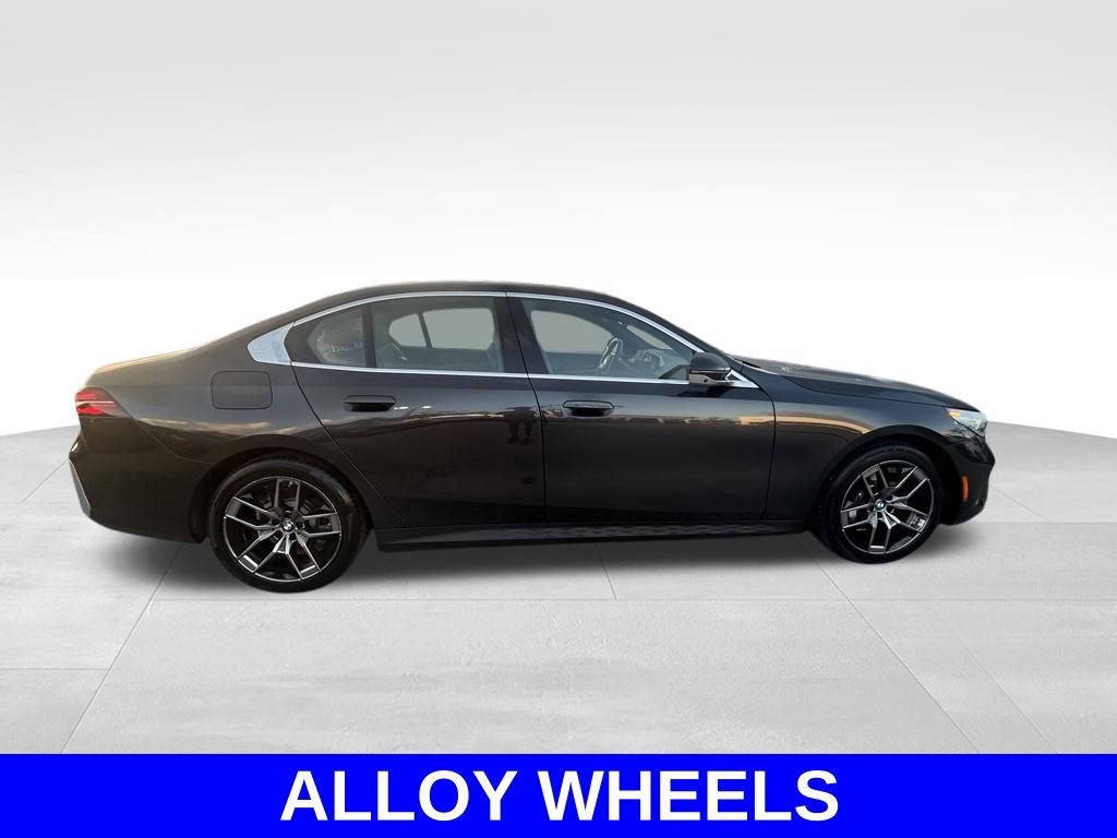 Used 2026 BMW 530i RWD image 3